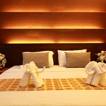 The Bangkok Major Suite Екстериор снимка