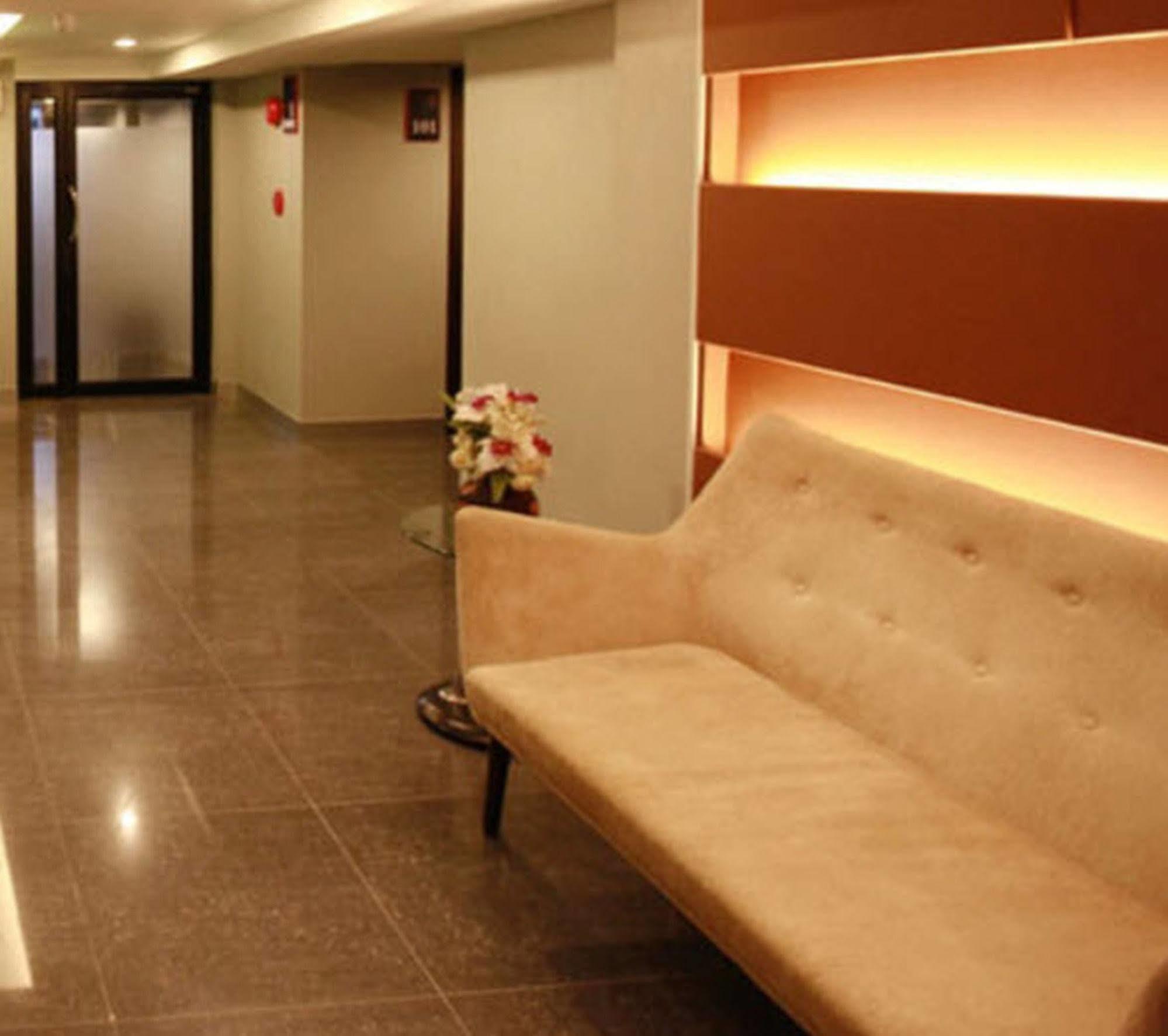 The Bangkok Major Suite Екстериор снимка