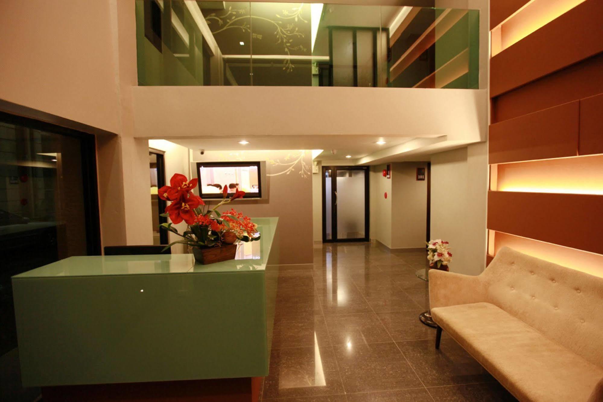 The Bangkok Major Suite Екстериор снимка